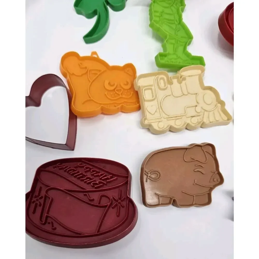 Lot of 30+ Vintage Cookie Cutters Hallmark Tupperware Hutzler Holiday 80s